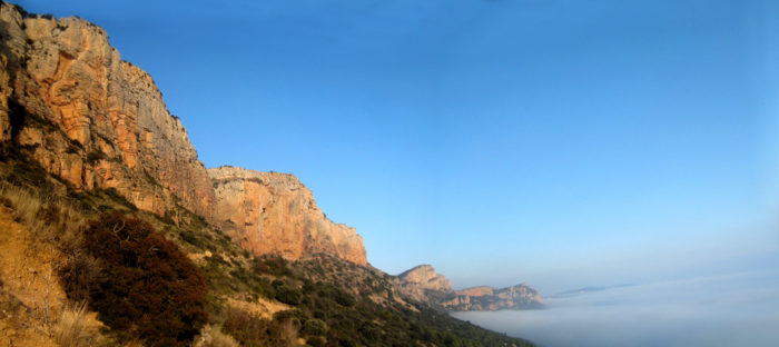 L'Agulla dels Pelats es troba a la part més occidental del Montroig